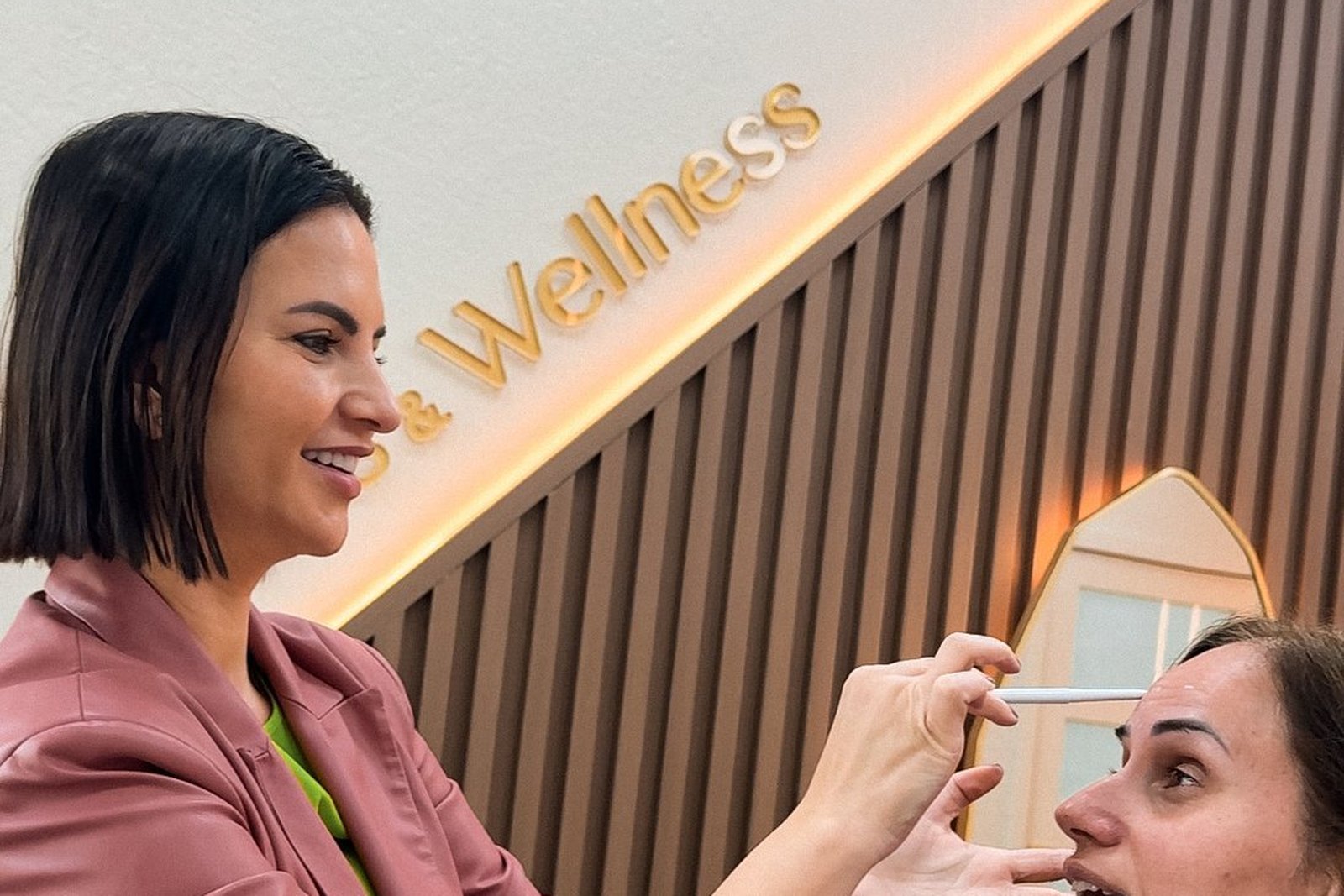 Procedimento de harmonização facial em Orlando realizado pela Dra. Stefannia Ezzi na EZ Aesthetics & Wellness